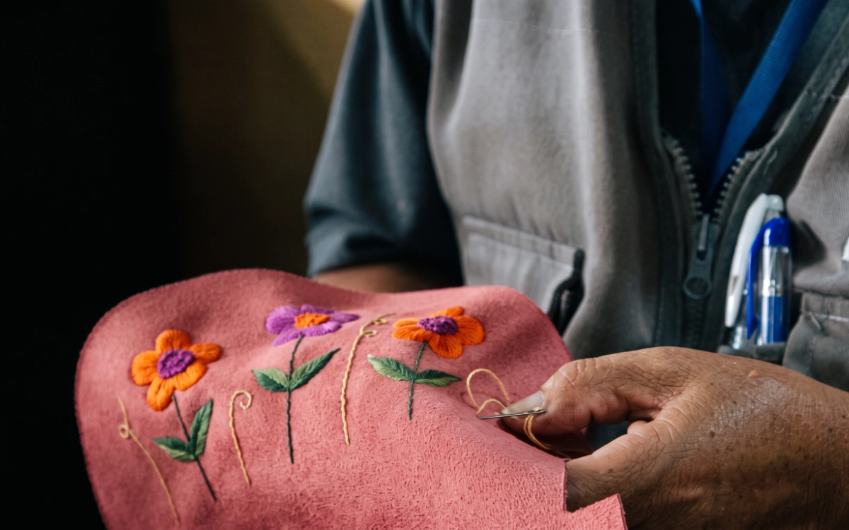 Elaboracion de Artesania estanpado a mano